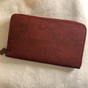 Wallet or wristlet with dust bag